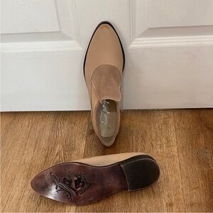 Free People Tan Women's Loafers New w/out tags Size 37.5